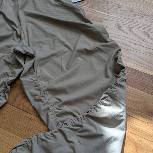 Lululemon Dance Studio Sz M (NWT, hole) - Picture 4 of 4